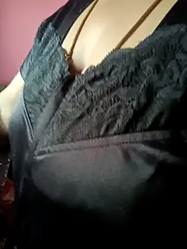 Snapshot of Renuma chatting on 4, 12, 2025 Renuma online show from 4, 12, 2025