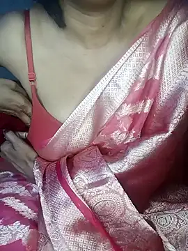 Snapshot of Wifesuman40 chatting on 10, 1, 2025 Wifesuman40 online show from 10, 1, 2025