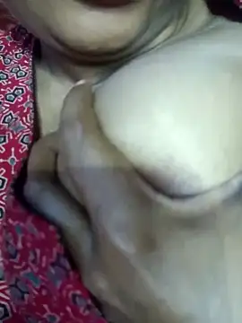 Snapshot of Wifesuman40 chatting on 8, 3, 2025 Wifesuman40 online show from 8, 3, 2025