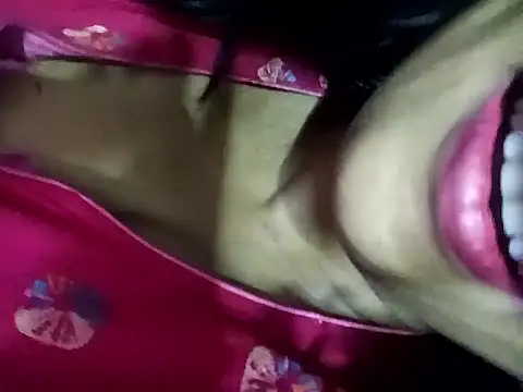 Snapshot of Wifesuman40 chatting on 8, 3, 2025 Wifesuman40 online show from 8, 3, 2025