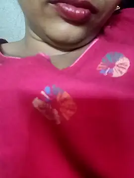 Snapshot of Wifesuman40 chatting on 8, 3, 2025 Wifesuman40 online show from 8, 3, 2025