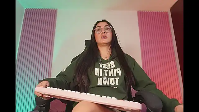 leila petitee  online show from 22, 2, 2026