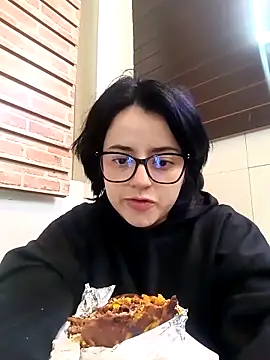 Lin-cute online show from 4, 3, 2025