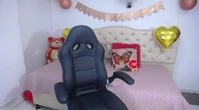 cristal horny19 online show from 8, 3, 2025