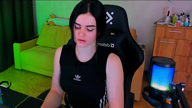 Lora Cain online show from 5, 3, 2025