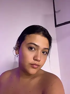 Snapshot of alisson_carolina73 chatting on 17, 5, 2026 alisson carolina73 online show from 17, 5, 2026