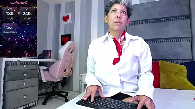 Julianewell online show from 30, 6, 2026