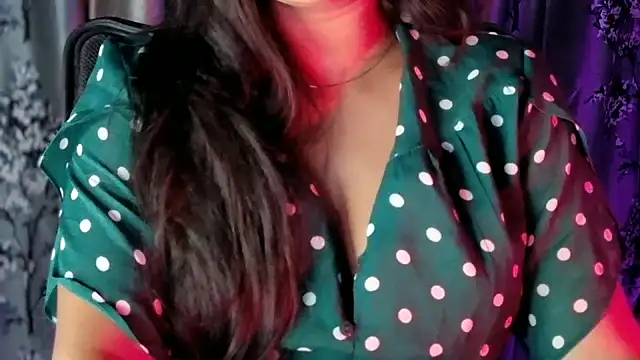 SexyAndHottie online show from 5, 2, 2026