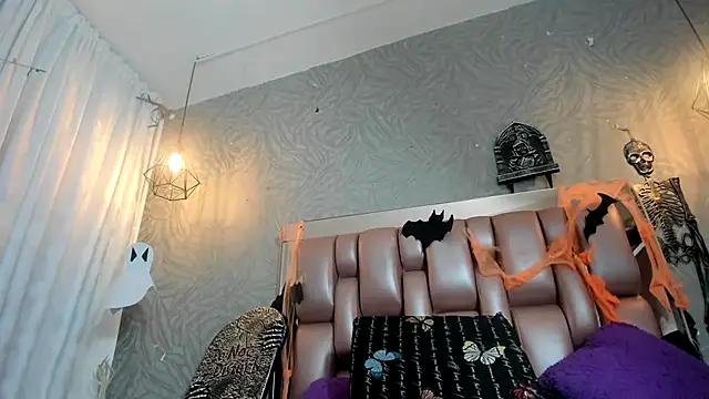 KOURTNEY-- online show from 14, 10, 2025