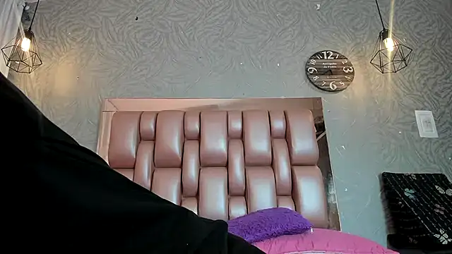 KOURTNEY-- online show from 30, 11, 2025