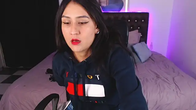 mia aira online show from 11, 3, 2025