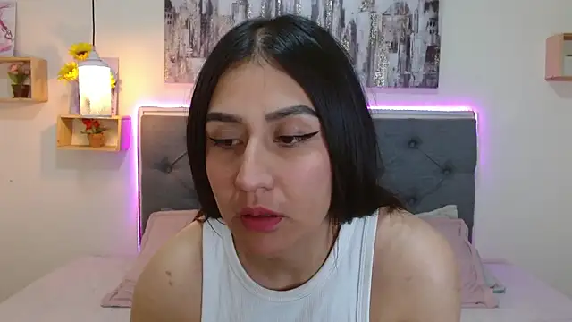 mia aira online show from 10, 9, 2025