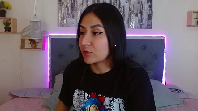 mia aira online show from 4, 10, 2025