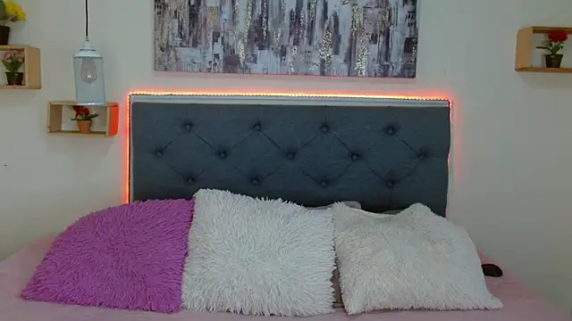 mia aira online show from 25, 11, 2025