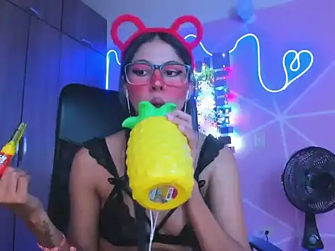 Snapshot of _ALLYSON18_ chatting on 31, 1, 2025 ALLYSON18 online show from 31, 1, 2025