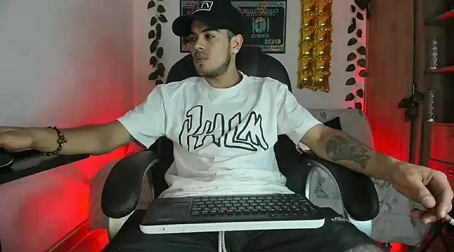 Snapshot of mikee_scooth chatting on 8, 1, 2025 mikee scooth online show from 8, 1, 2025