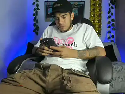 Snapshot of mikee_scooth chatting on 19, 1, 2025 mikee scooth online show from 19, 1, 2025