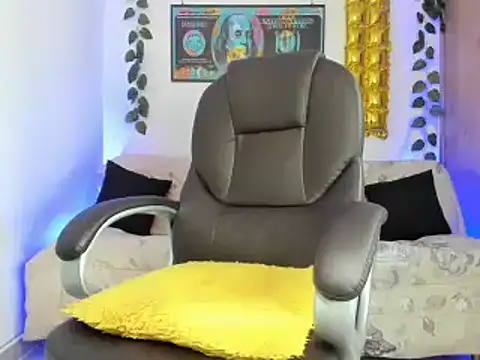 Snapshot of mikee_scooth chatting on 19, 1, 2025 mikee scooth online show from 19, 1, 2025