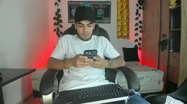 Snapshot of mikee_scooth chatting on 11, 2, 2025 mikee scooth online show from 11, 2, 2025