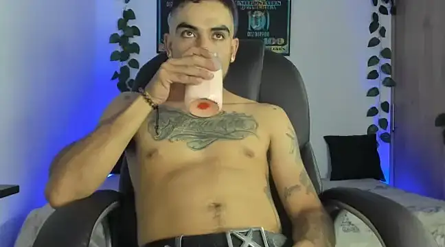 Snapshot of mikee_scooth chatting on 20, 2, 2025 mikee scooth online show from 20, 2, 2025