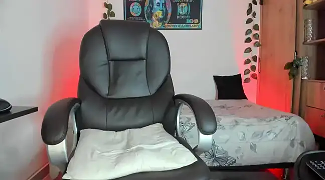 Snapshot of mikee_scooth chatting on 25, 2, 2025 mikee scooth online show from 25, 2, 2025