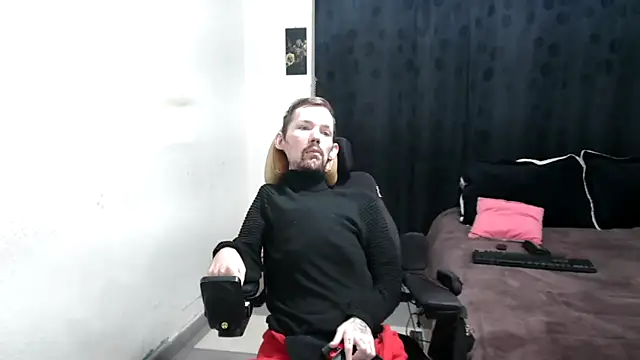 Sophia and Thomas online show from 1, 3, 2025