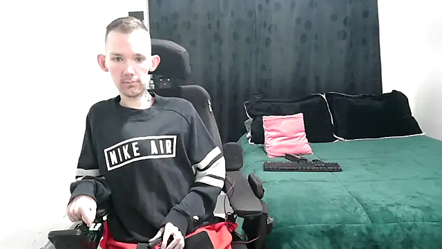 Sophia and Thomas online show from 3, 3, 2025