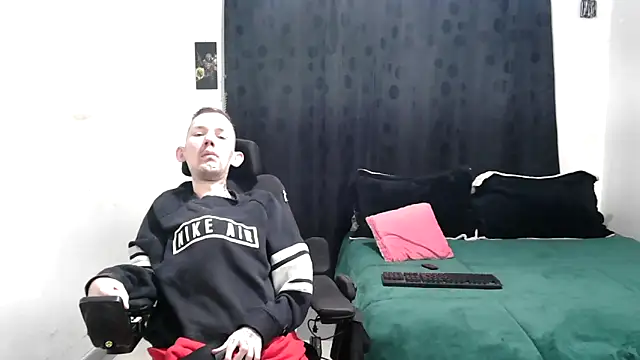 Sophia and Thomas online show from 5, 3, 2025