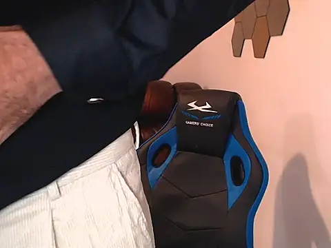 Snapshot of Leo_1617 chatting on 9, 10, 2025 Leo 1617 online show from 9, 10, 2025