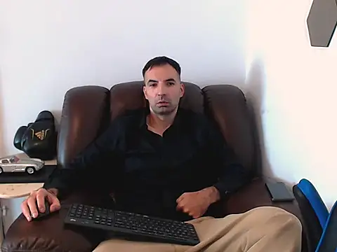 Snapshot of Leo_1617 chatting on 10, 10, 2025 Leo 1617 online show from 10, 10, 2025