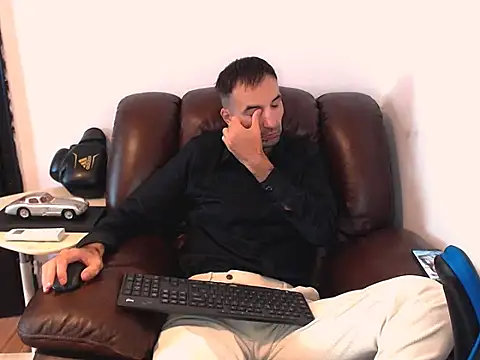 Snapshot of Leo_1617 chatting on 11, 10, 2025 Leo 1617 online show from 11, 10, 2025