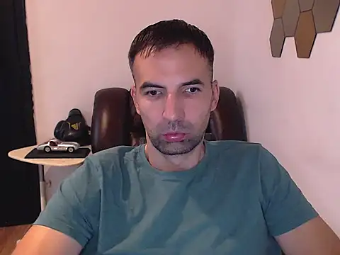 Snapshot of Leo_1617 chatting on 13, 10, 2025 Leo 1617 online show from 13, 10, 2025