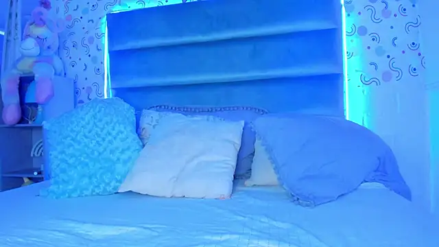 Snapshot of MelodiLovee_ chatting on 13, 12, 2024 MelodiLovee online show from 13, 12, 2024