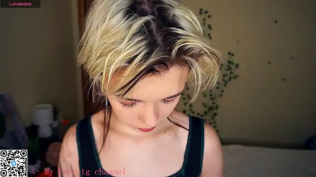 Snapshot of EngelAlman chatting on 25, 10, 2025 EngelAlman online show from 25, 10, 2025