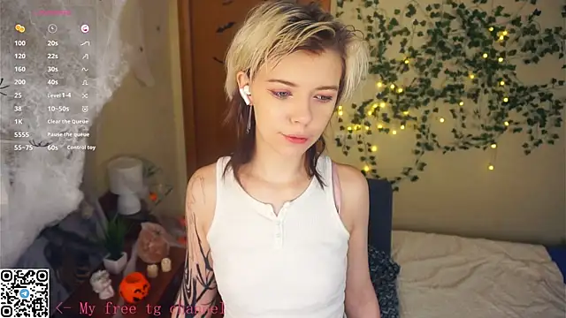 Snapshot of EngelAlman chatting on 4, 11, 2025 EngelAlman online show from 4, 11, 2025