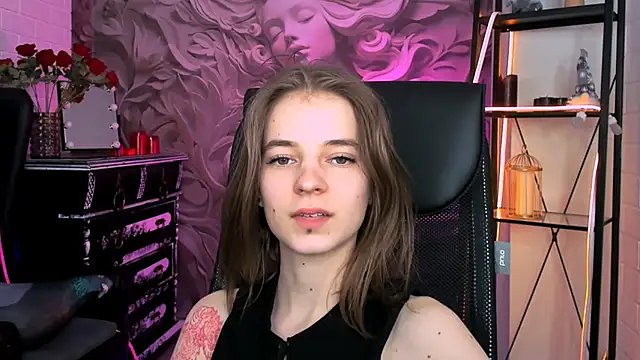 TinaDavil online show from 28, 2, 2025