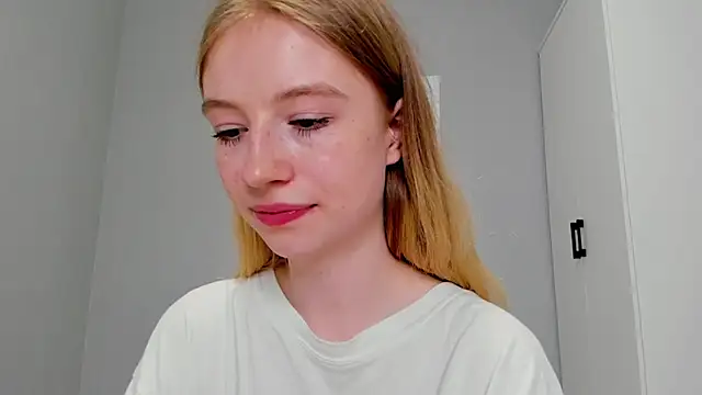 minidivaa  online show from 24, 1, 2025