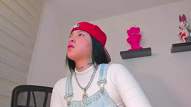 Snapshot of Gangster_Girl chatting on 5, 12, 2024 Gangster Girl online show from 5, 12, 2024