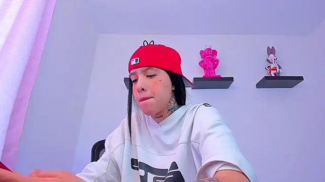 Snapshot of Gangster_Girl chatting on 5, 2, 2025 Gangster Girl online show from 5, 2, 2025