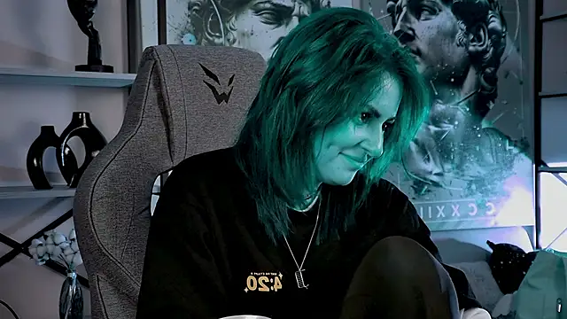 Lana  May online show from 17, 9, 2025