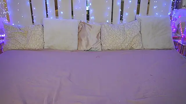 Daisy Delight online show from 22, 2, 2025