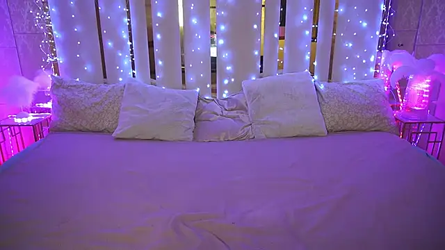 Daisy Delight online show from 27, 2, 2025