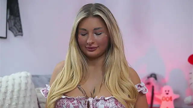 AvaShayy online show from 27, 10, 2025