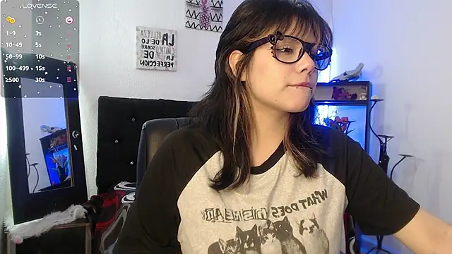 mixie cute online show from 4, 11, 2025