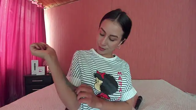 EmiGomez  online show from 5, 3, 2025