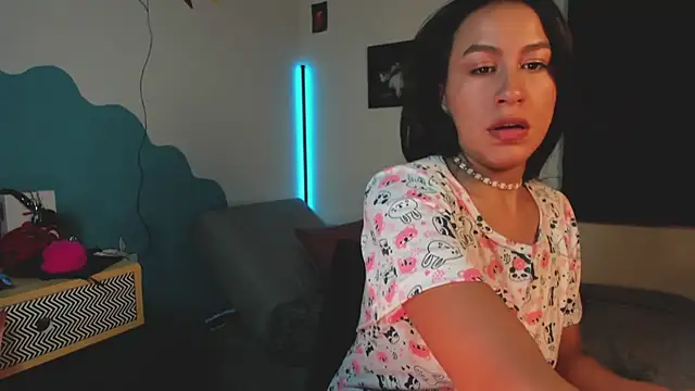 EmiGomez  online show from 3, 2, 2026