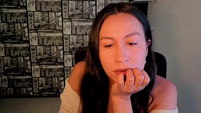Snapshot of EmiGomez_ chatting on 27, 6, 2026 EmiGomez online show from 27, 6, 2026