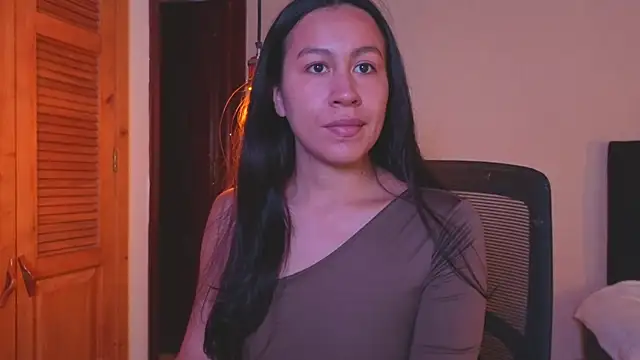 Snapshot of EmiGomez_ chatting on 11, 7, 2026 EmiGomez online show from 11, 7, 2026