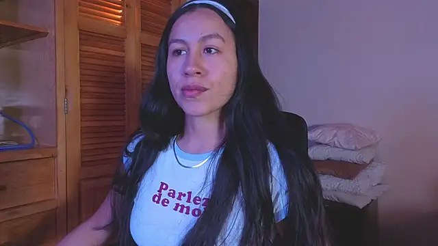 Snapshot of EmiGomez_ chatting on 18, 7, 2026 EmiGomez online show from 18, 7, 2026