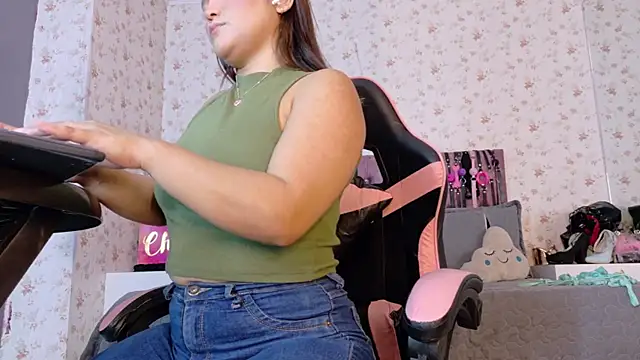 AvrillThomas online show from 12, 11, 2025